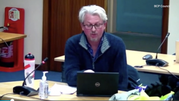 英議員稱大型犬碳排相當於一輛SUV，呼籲改養、共享小型犬被批