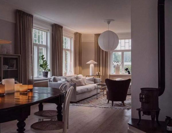 一對夫婦與兩個女兒生活的瑞典小屋，漂亮又溫馨，純樸趣味很親近