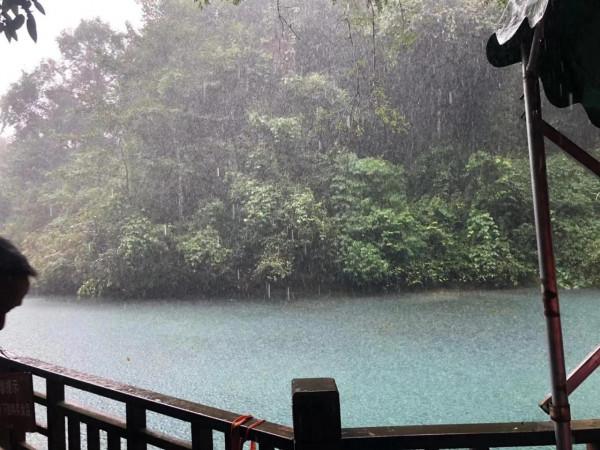 遊荔波臥龍潭 遊荔波臥龍潭