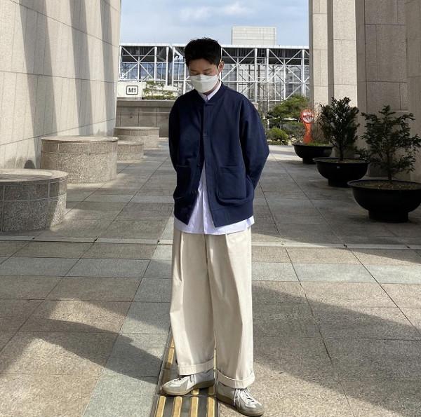 秋季出行搭配指南，簡約隨性的日系搭配等你get