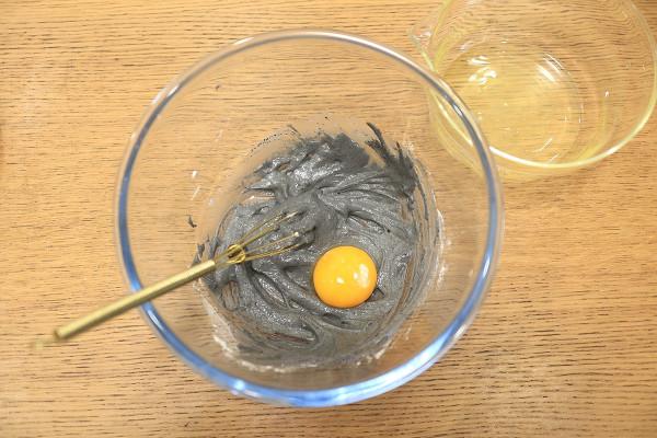 用1個雞蛋做的黑芝麻肉鬆小貝，咬一口真滿足，yyds就是你了