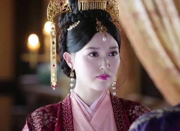 娛樂圈女明星青黃不接！四旦雙冰退位85花轉型失敗，90花奔三