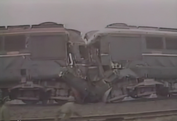 1988年，滬杭線兩列車正面相撞，27名日本學生遇難