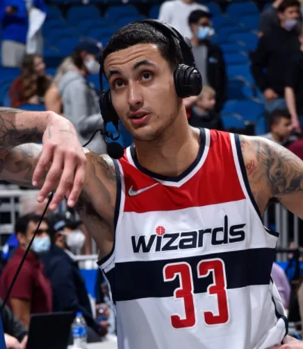 0&period;3秒絕殺！湖人舊將YYDS！打爆籃網幹翻勇士！他們已經十連勝了