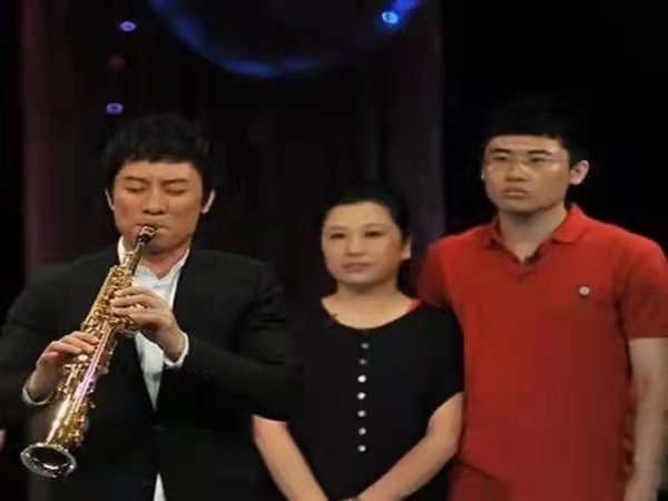 軍旅歌手江濤:窮小子娶富家女,成名後不變心,始終把妻子當成寶 軍旅歌手江濤:窮小子娶富家女,成名後不變心,始終把妻子當成寶