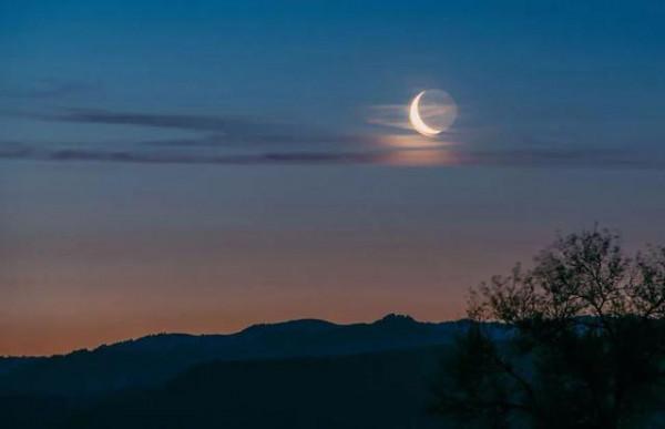 月亮，是我們想家的信鴿