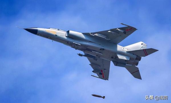 作為殲轟7、蘇30MK替代者,為啥殲16服役5年殲轟7還沒退役? 作為殲轟7、蘇30MK替代者,為啥殲16服役5年殲轟7還沒退役?