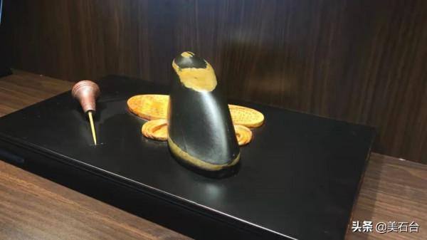 這塊像鞋的石頭開價1500萬，這些石頭鞋子不服