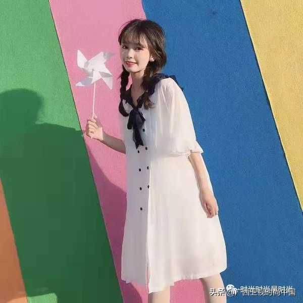 迎面一股海軍風，減齡顯瘦小能手