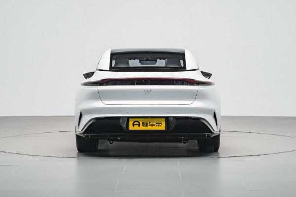 智己L7：中大型車，高1482毫米，造型低趴