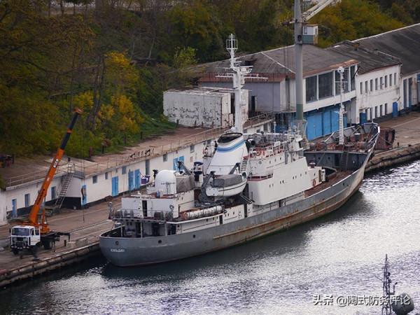 俄間諜船很“囂張”：監視英國航母，直接停在對手的護衛艦鼻子前