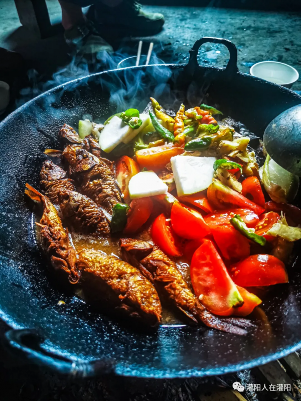 臘肉配上禾花魚,一年哪得幾回嘗 臘肉配上禾花魚,一年哪得幾回嘗