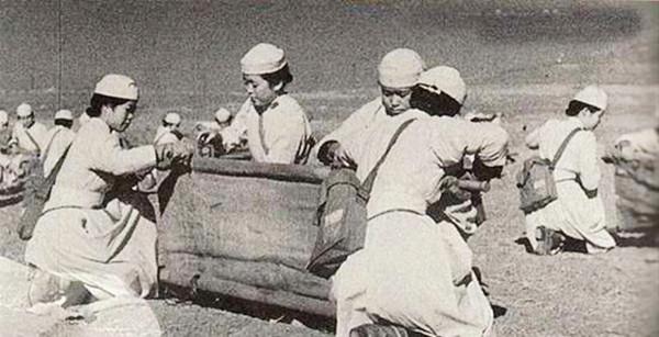 日籍醫護人員隨四野南征北戰，回國後，他們最珍視的是四枚紀念章