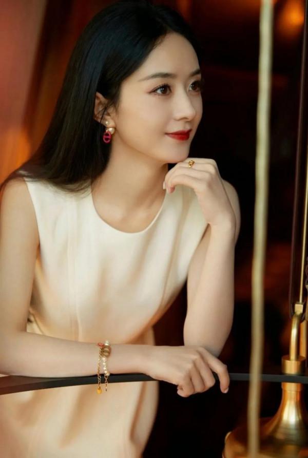 分享一組趙麗穎的美照桌布