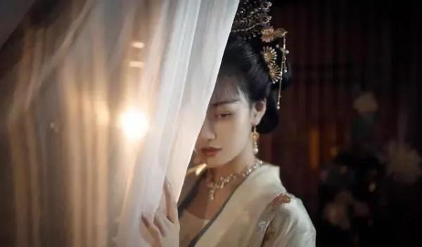 網紅穿漢服模仿 江玉燕＂，網友：讓你模仿沒讓你超越