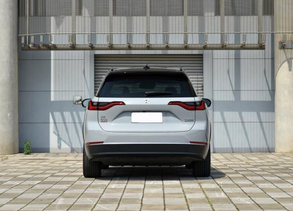 終身質保，最低續航415km，46.8萬起售的蔚來ES8，實力究竟如何？