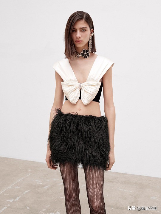 YSL 2021秋冬服飾珠寶：四葉草與十字型珠寶