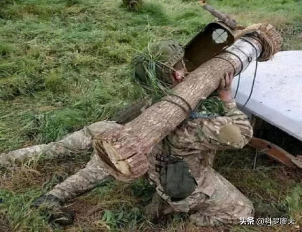 烏克蘭標槍導彈百發百中，坦克戴鐵帽子也沒用，俄軍面臨嚴重威脅