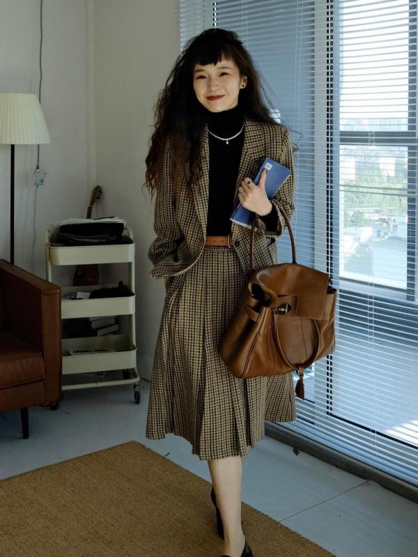 再普通的單品，遇上珍珠項鍊也會變得優雅，有內涵的女人都愛戴