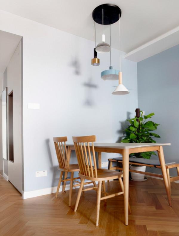 六口之家也能溫馨又實用,一面電視牆,就能解決收納問題 六口之家也能溫馨又實用,一面電視牆,就能解決收納問題