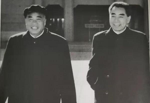 周總理病逝後,朱德含淚以軍禮相送,因太悲痛而無法參加追悼會 周總理病逝後,朱德含淚以軍禮相送,因太悲痛而無法參加追悼會