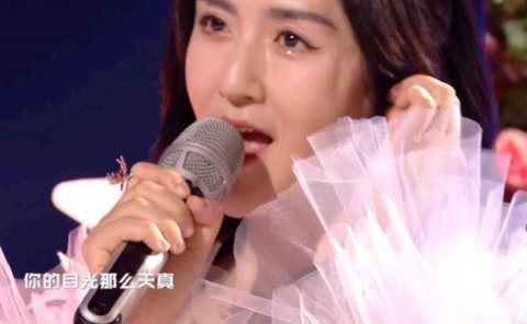 何炅擁抱了她，湖南衛視跨年春晚變得感動又尷尬