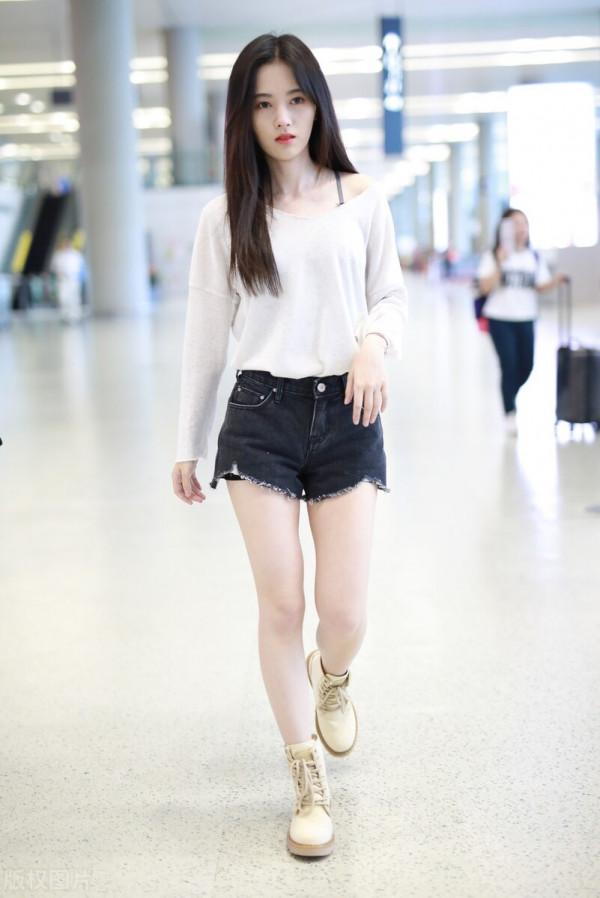 #鞠婧禕太會穿了吧!1.5米的身高,穿出2米既視感 #鞠婧禕太會穿了吧!1.5米的身高,穿出2米既視感