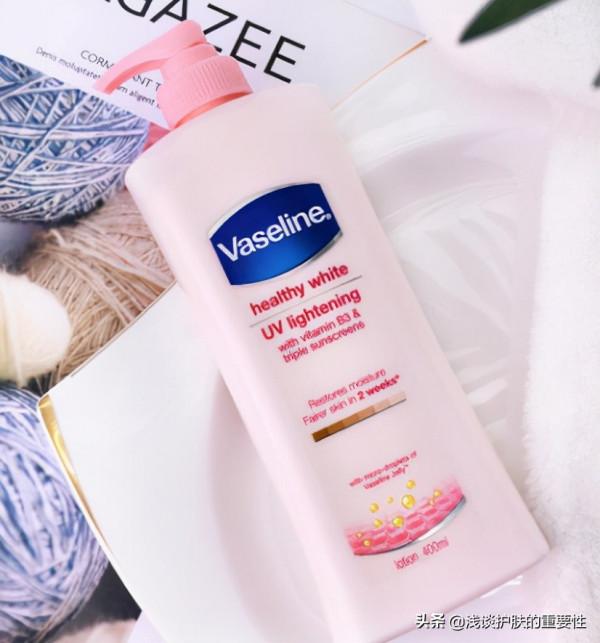 護膚三部曲之一的保溼,請及時塗抹保溼護膚品 護膚三部曲之一的保溼,請及時塗抹保溼護膚品