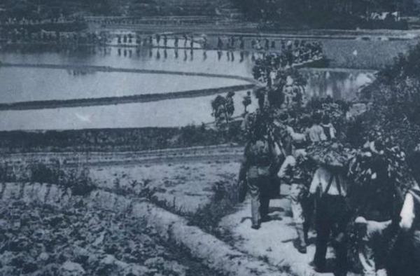 黃粟碰撞：黃伯韜死命糾纏粟裕3年，最終兵敗華野被流彈擊中斃命