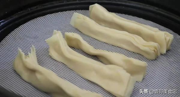 餛飩皮最好吃的做法，簡單一切一拉，酸辣爽口，開胃下飯又解饞