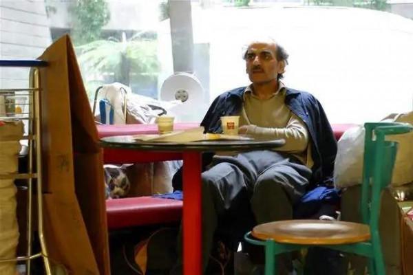 一名伊朗小夥因丟失護照,在機場滯留18年,最後卻意外成了大富豪 一名伊朗小夥因丟失護照,在機場滯留18年,最後卻意外成了大富豪
