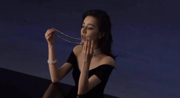 迪麗熱巴官宣御木本全球代言人，出鏡最新御木本廣告大片