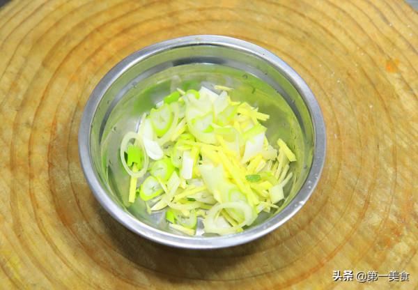 大蝦別再白灼了，試試這樣新搭配，外酥裡嫩味道香，茶香四溢