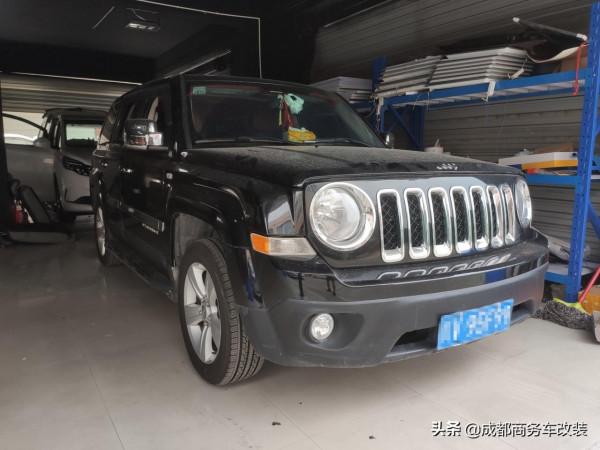 開了快8年的吉普自由客翻新內飾,徹底解決掉異味,駕駛更舒適 開了快8年的吉普自由客翻新內飾,徹底解決掉異味,駕駛更舒適