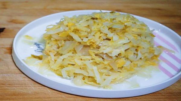 大廚分享：大腸炒酸菜的經典做法，大人小孩一次連吃3大碗米飯