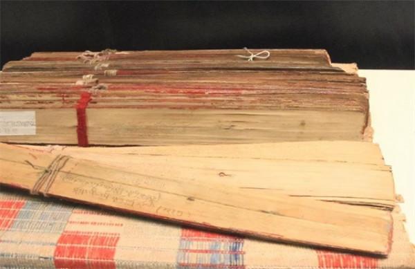 男子花一萬買一本破書，賣500萬沒成交，在拍賣會拍出2600萬天價