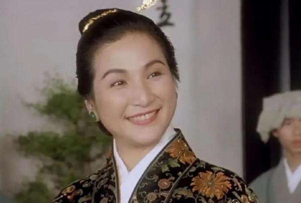 周星馳版《唐伯虎點秋香》中的華夫人：鄭佩佩