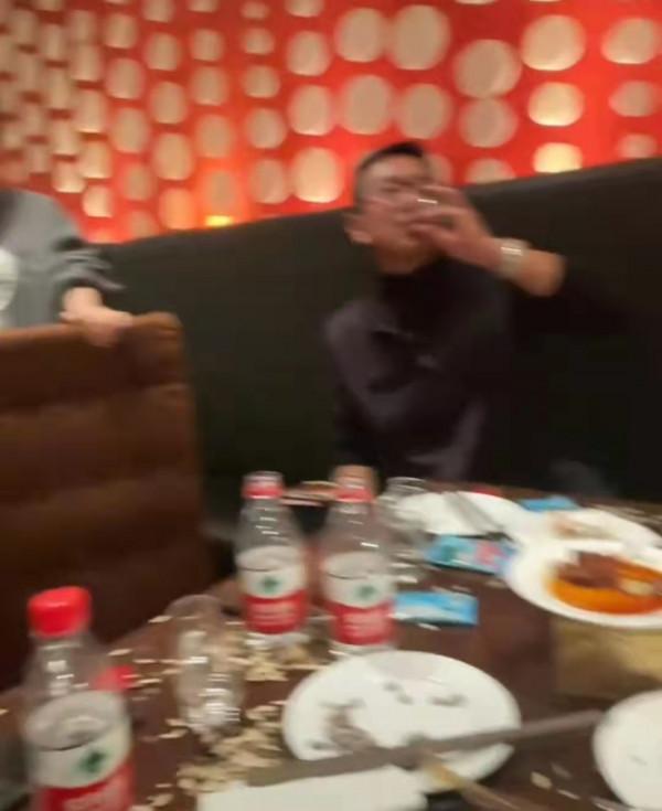 文代會眾星聚會：陳道明吳剛熱聊，杜江喝到臉紅，齊唱祝願祖國好