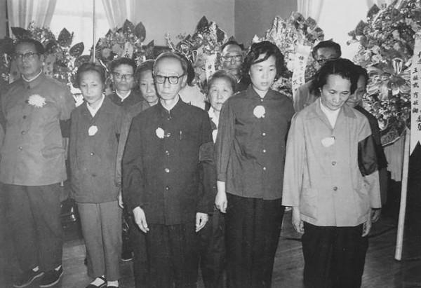 溥儀臨終時一直不願嚥氣，直到二弟來到床邊，他才慢慢閉上雙眼