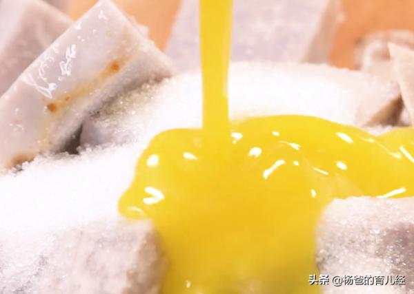 外酥裡嫩的香芋烤鴨腿,營養味美,葷素搭配,家中孩子特愛吃 外酥裡嫩的香芋烤鴨腿,營養味美,葷素搭配,家中孩子特愛吃