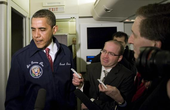 美國空軍的輕便夾克,一種時尚的軍便服,奧巴馬也喜歡穿 美國空軍的輕便夾克,一種時尚的軍便服,奧巴馬也喜歡穿