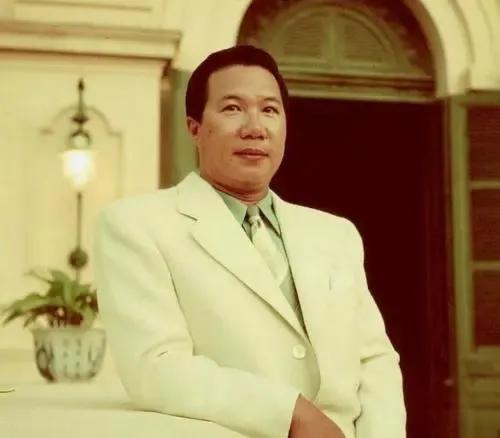 1954年他用2萬7在瑞士買下一塊金錶，結果63年後拍出3518萬天價