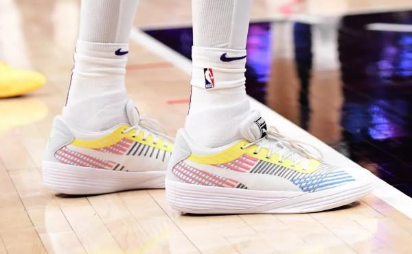 籃球鞋越輕越好,高幫比低幫更安全?這4個“買鞋誤區”你要知道 籃球鞋越輕越好,高幫比低幫更安全?這4個“買鞋誤區”你要知道