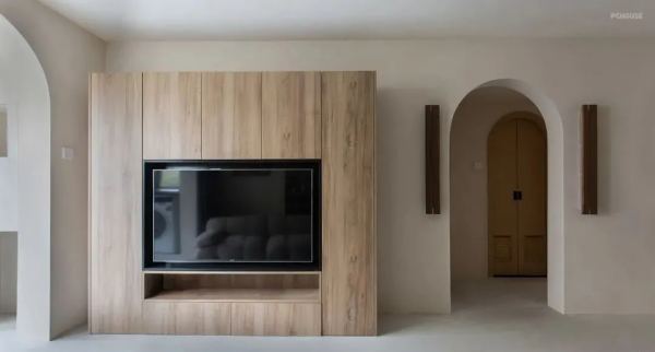 將狹隘的空間進行拆解重合，串聯出80㎡寬闊溫馨的居心地