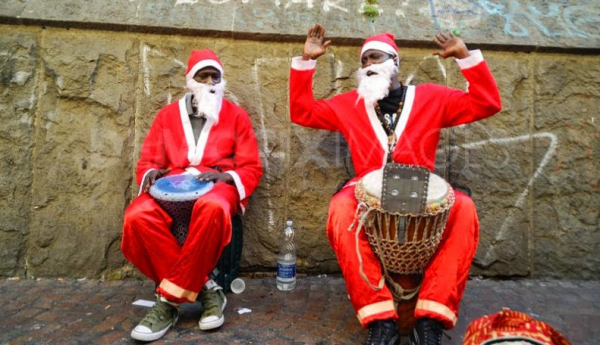 巴黎蜜汁操作:黑人聖誕集市黑人說了算!法國網友氣炸了 巴黎蜜汁操作:黑人聖誕集市黑人說了算!法國網友氣炸了