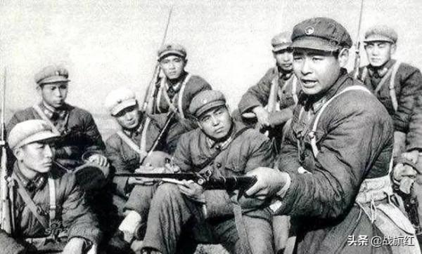 1962年印軍居然主動發起白刃戰？我軍三稜刺刀完勝廓爾喀狗腿刀