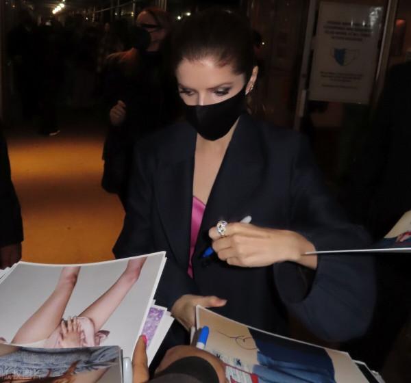 安娜-肯德里克身著玫紅禮服裙現身《愛情生活》宣傳活動 安娜-肯德里克身著玫紅禮服裙現身《愛情生活》宣傳活動