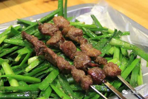 吊爐燒烤，用獨家秘訣研製，是冬日裡的一方人間風味