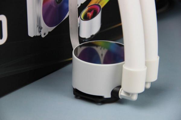 產品更新還真快,連水冷管都帶RGB光,炫彩機箱更添新裝 產品更新還真快,連水冷管都帶RGB光,炫彩機箱更添新裝