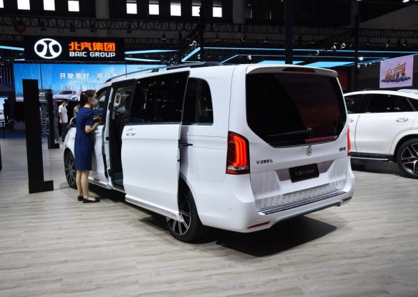 賓士V級新車型,售價61.68萬元 賓士V級新車型,售價61.68萬元